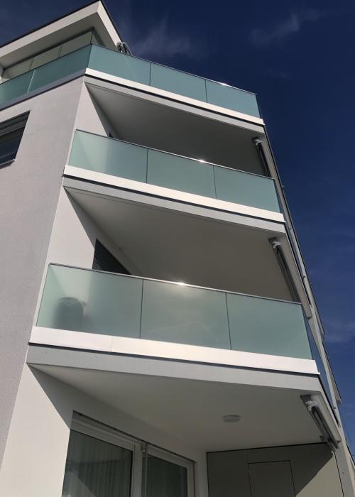 Ganzglasgeländer Balkon