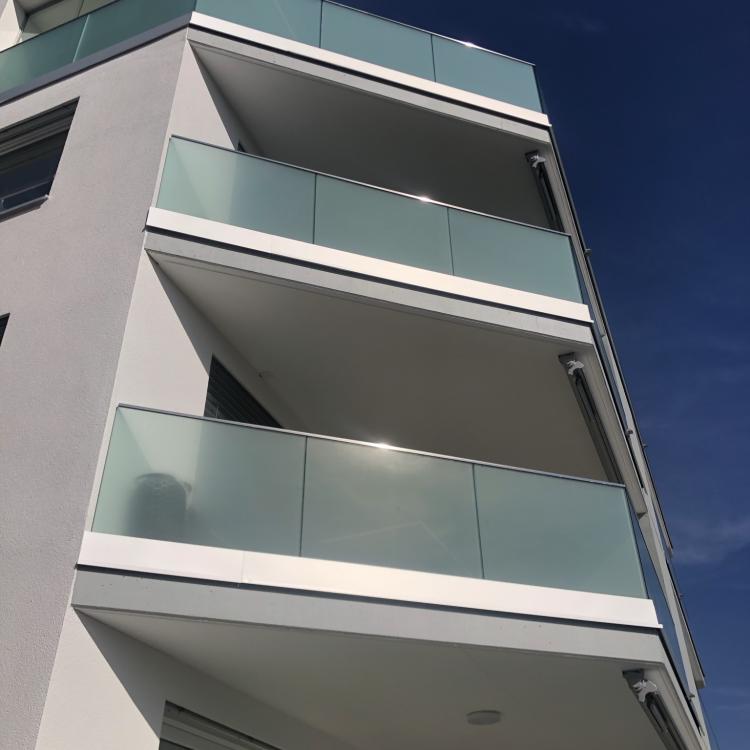 Ganzglasgeländer Balkon