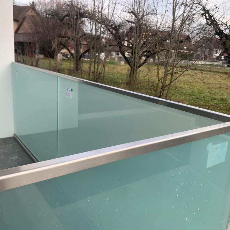 Ganzglasgeländer Balkon Seite