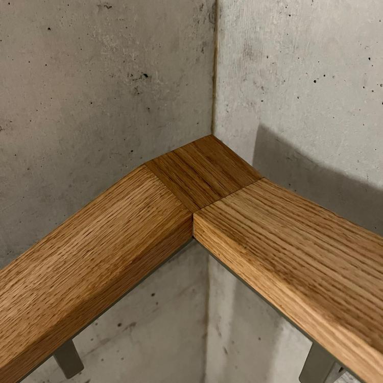 Treppengeländer-Holzhandlauf-Ecke